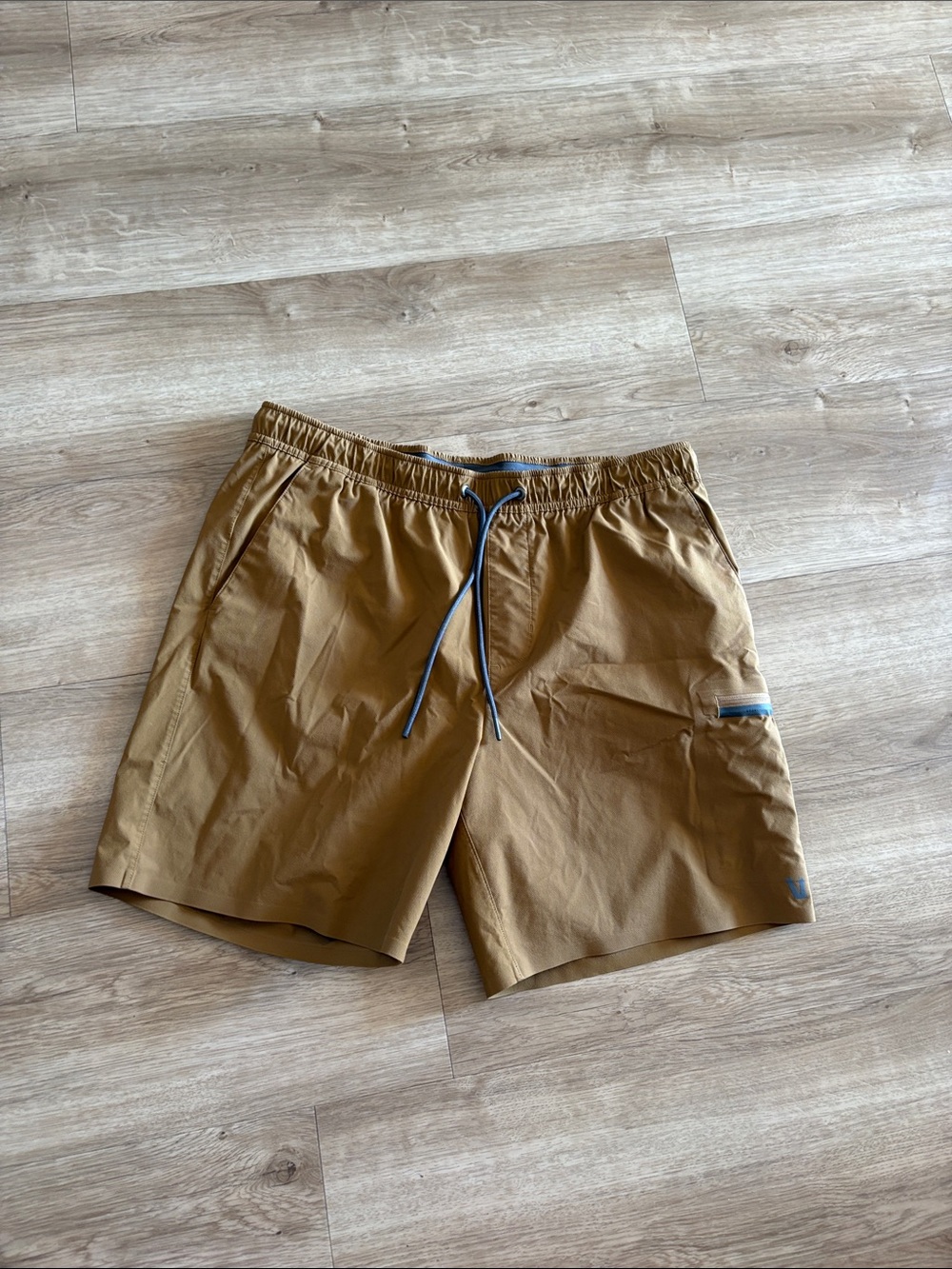 EUC Vuori shorts- Size L